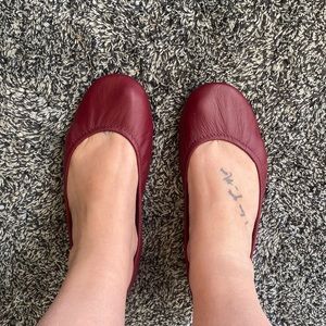 Size 7 TIEKS Burgundy